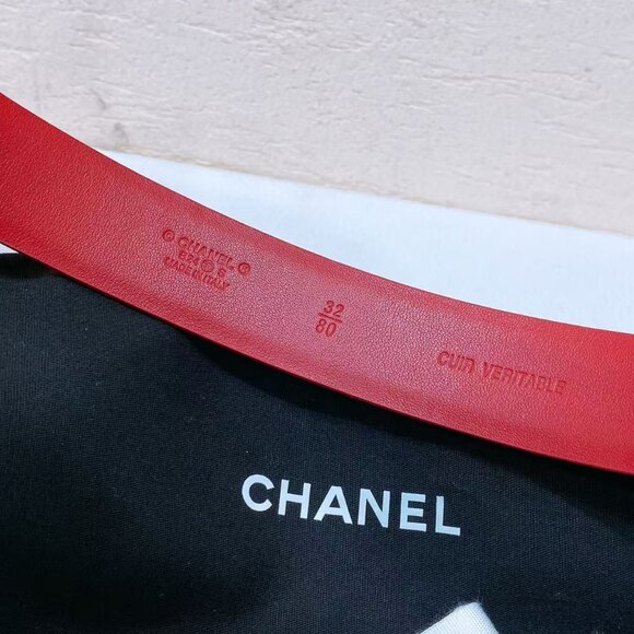 Chanel Quilted Classic Wallet in Black Caviar Gold Hardware - Picture 3 of 5